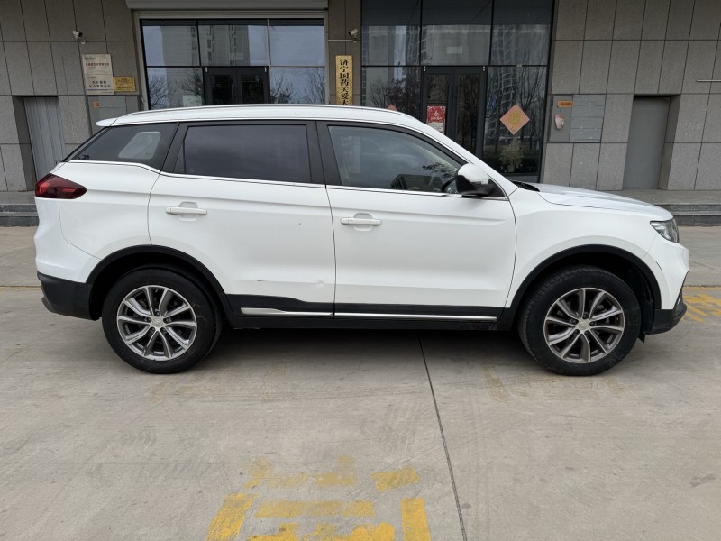 济宁19年吉利博越7