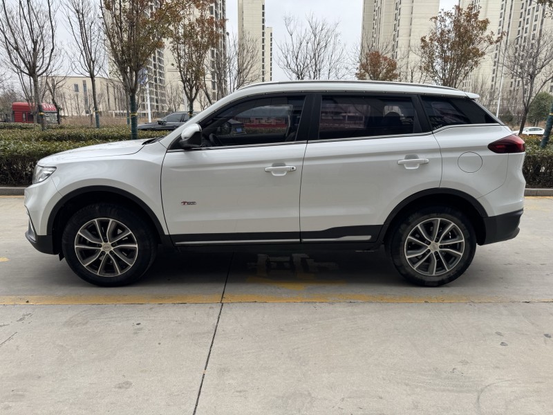 济宁19年吉利博越8