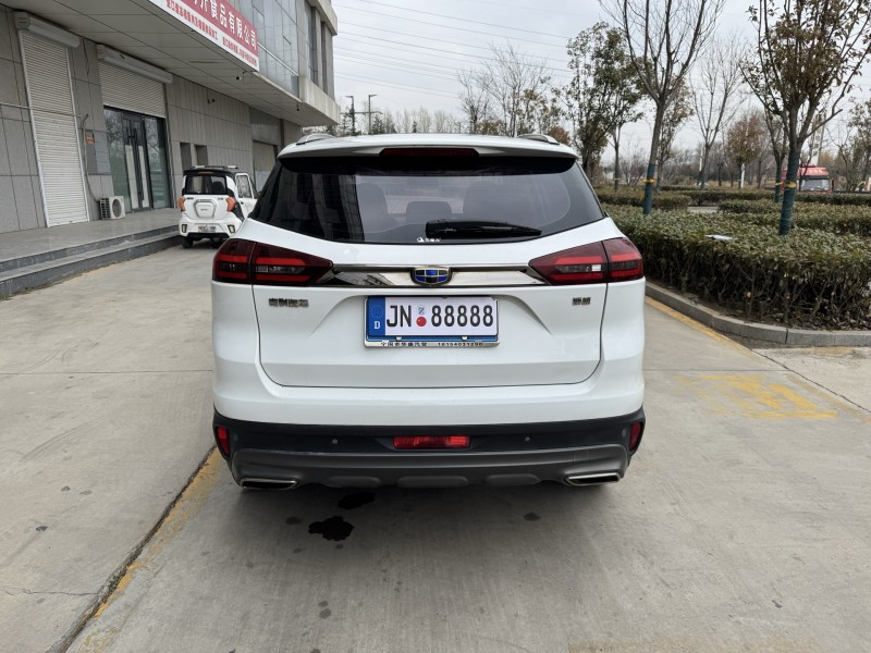 济宁19年吉利博越9