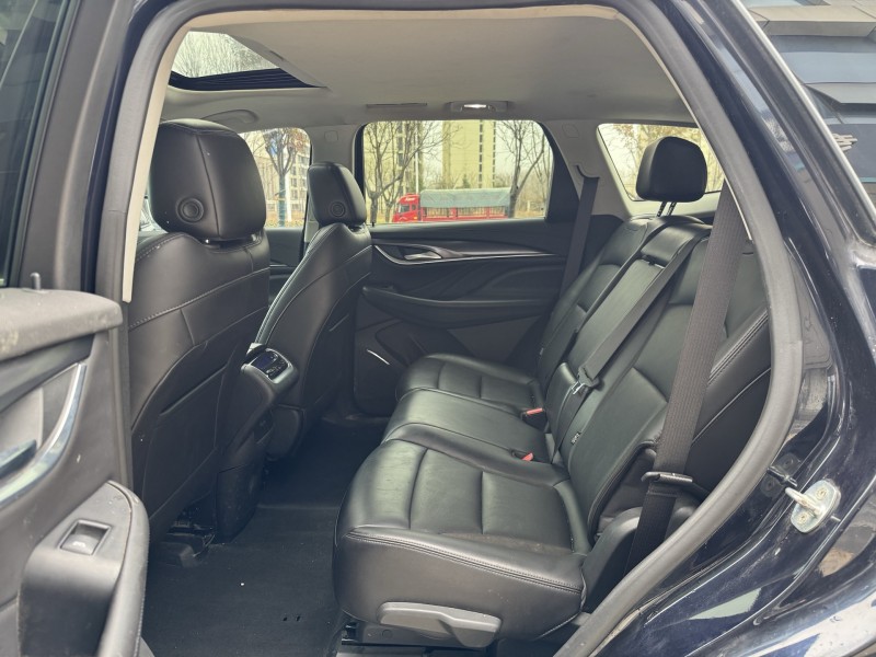 济宁22年别克昂科旗5