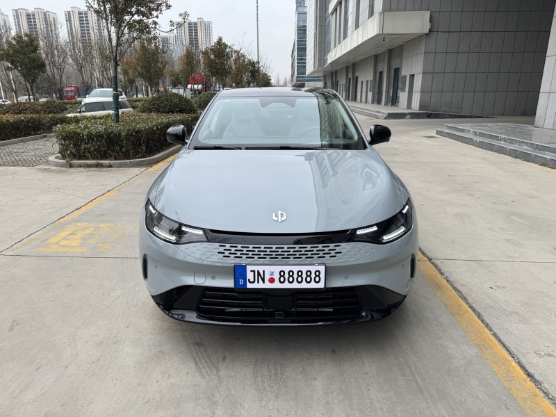 济宁25年零跑汽车C011