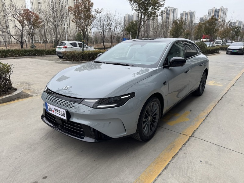 济宁25年零跑汽车C012