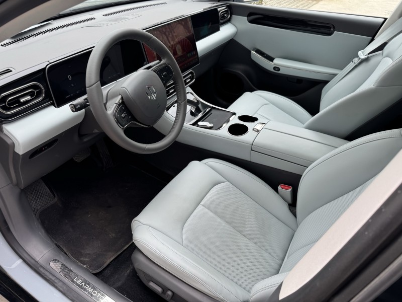 济宁25年零跑汽车C014