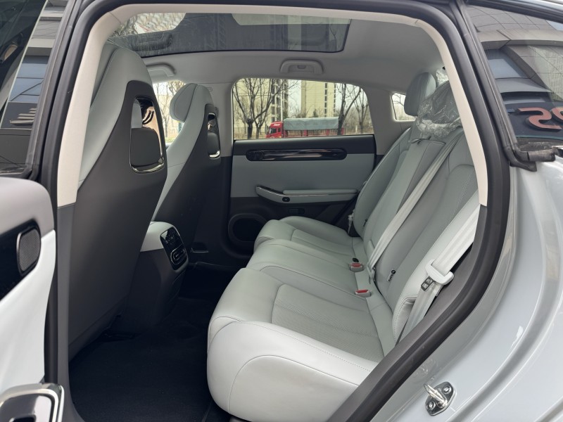 济宁25年零跑汽车C016