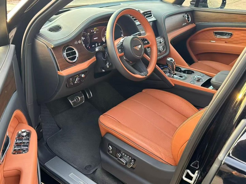 长沙24年宾利添越4