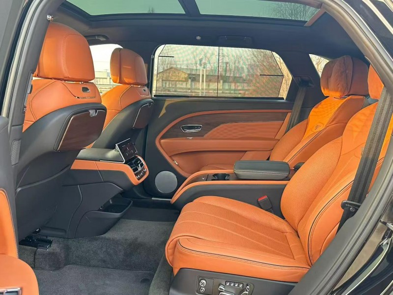 长沙24年宾利添越8