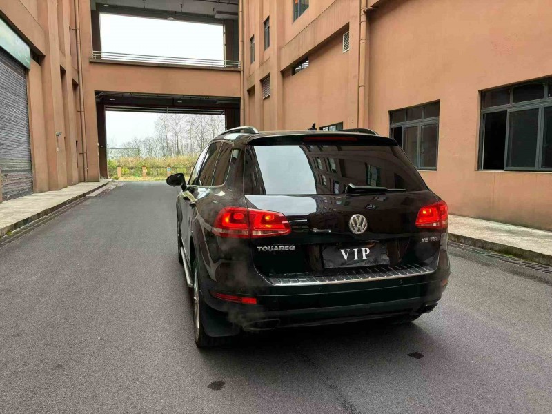 重庆12年大众途锐7