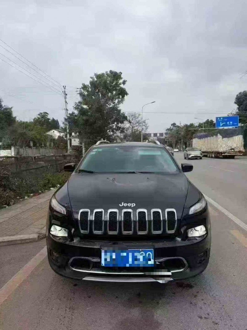 重庆18年Jeep自由光1