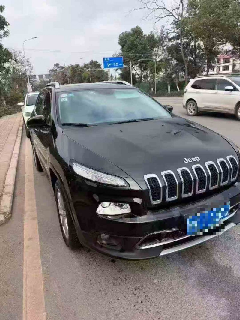 重庆18年Jeep自由光2