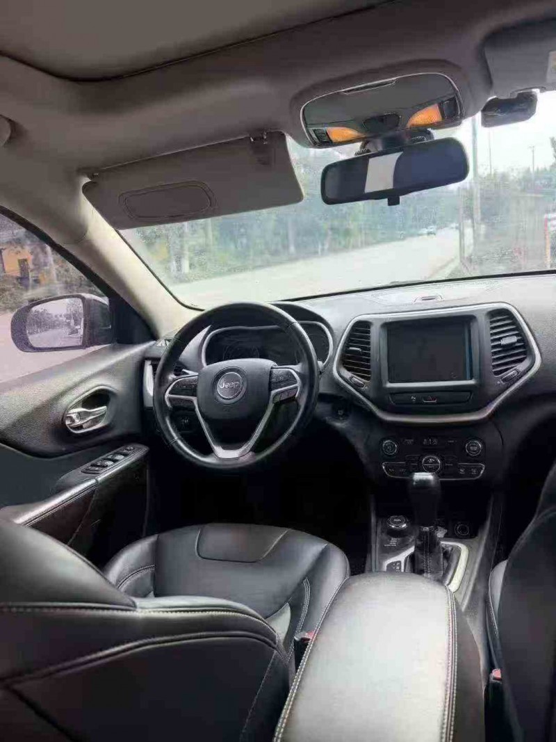 重庆18年Jeep自由光3