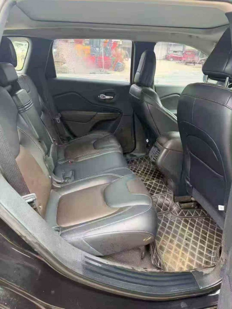 重庆18年Jeep自由光4