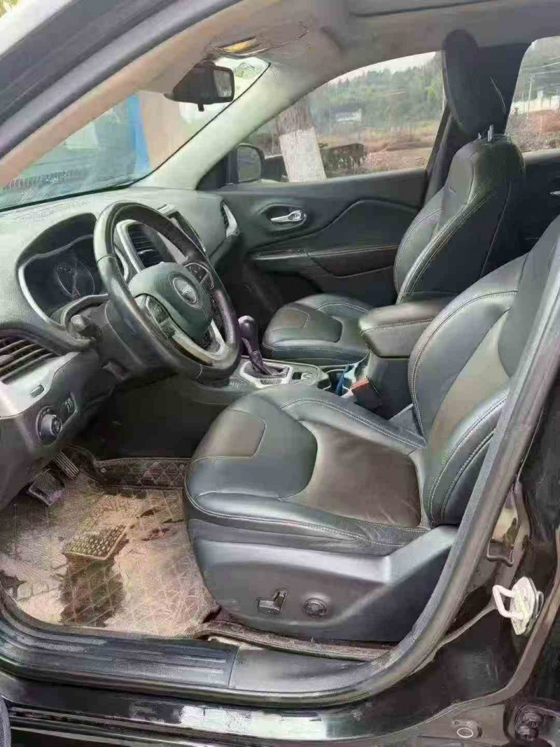 重庆18年Jeep自由光8