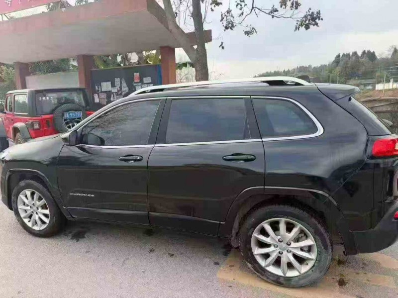 重庆18年Jeep自由光9