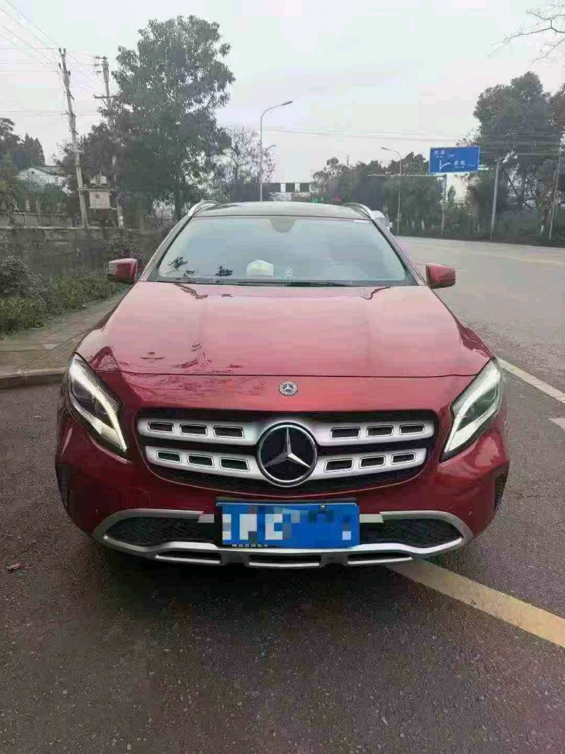 重庆17年奔驰GLA1