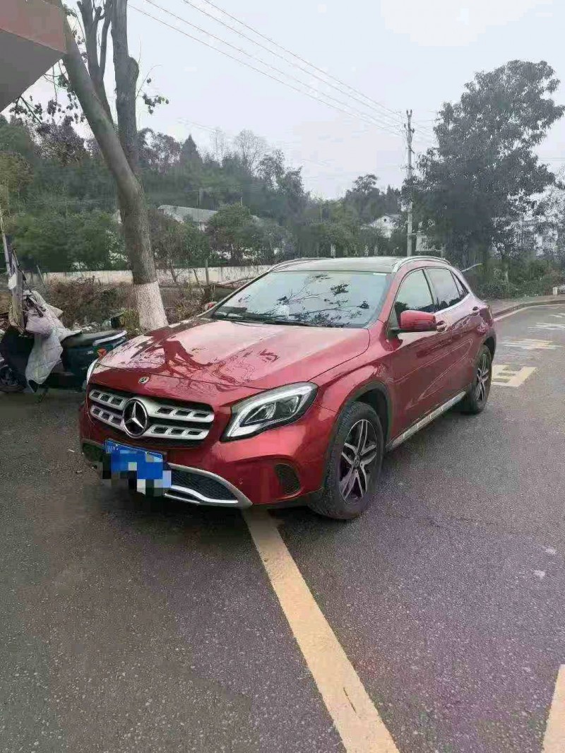 重庆17年奔驰GLA2