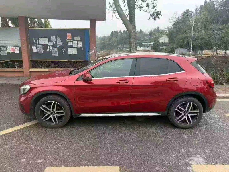 重庆17年奔驰GLA3