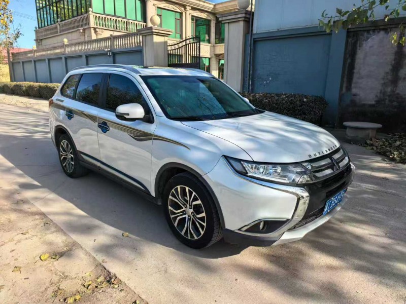 保定18年三菱欧蓝德3