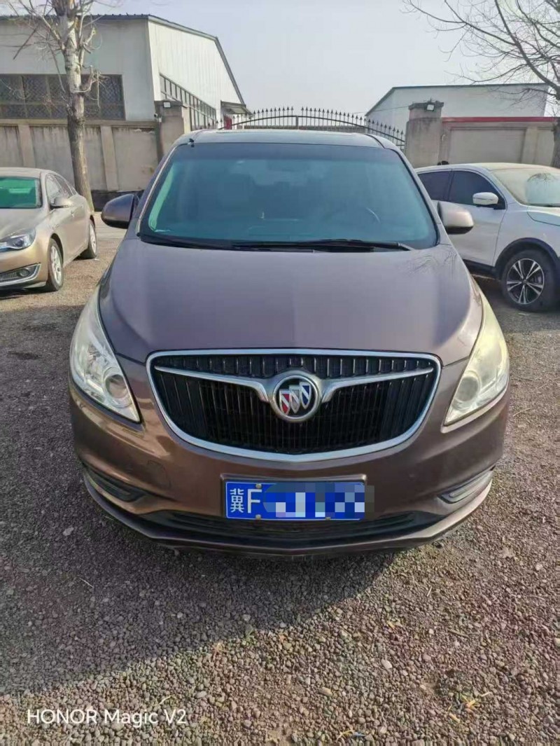 保定17年别克GL81