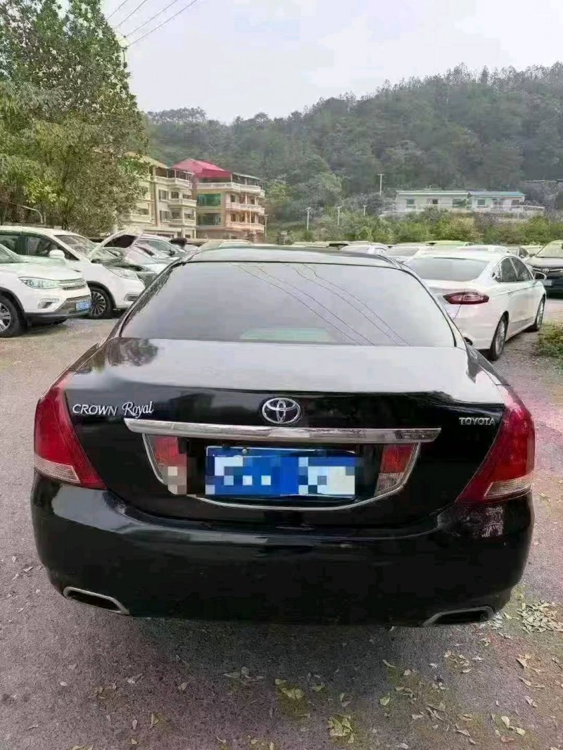 南宁10年丰田皇冠2