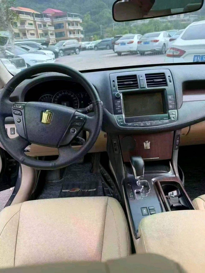 南宁10年丰田皇冠4