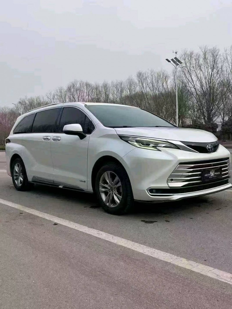 枣庄22年丰田塞纳3