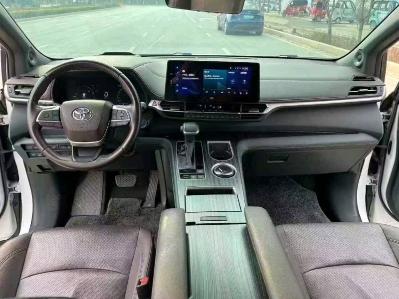 枣庄22年丰田塞纳7