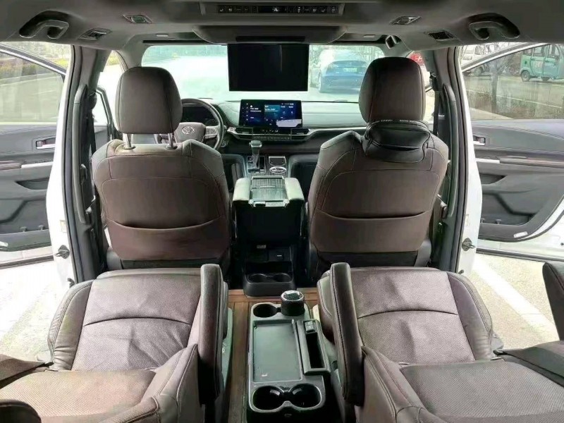 枣庄22年丰田塞纳9