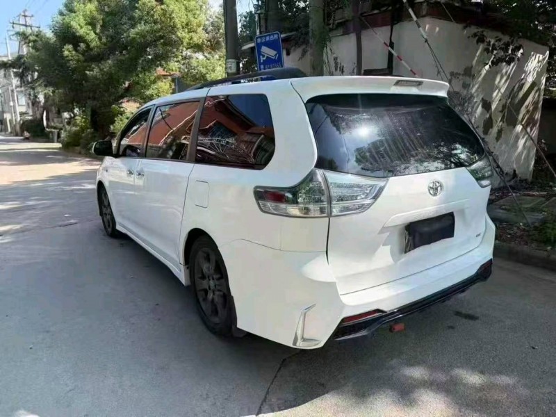 金华16年丰田塞纳3