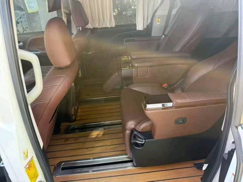 金华16年丰田塞纳7