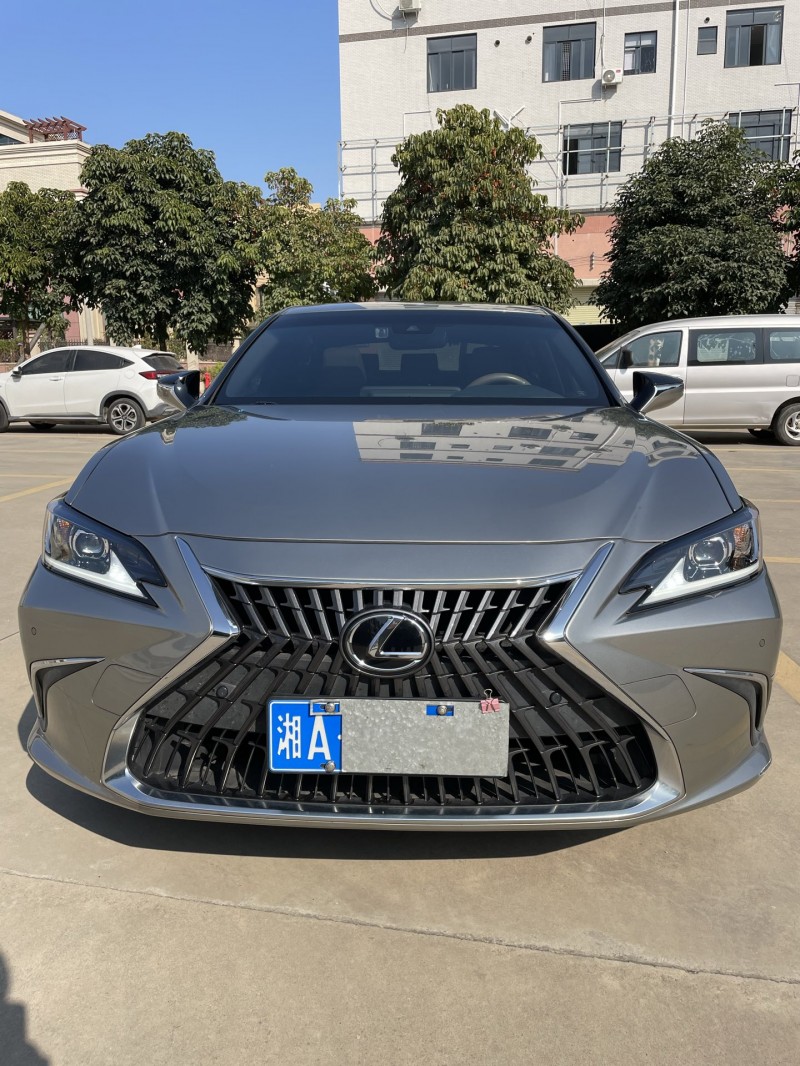 中山23年雷克萨斯ES1