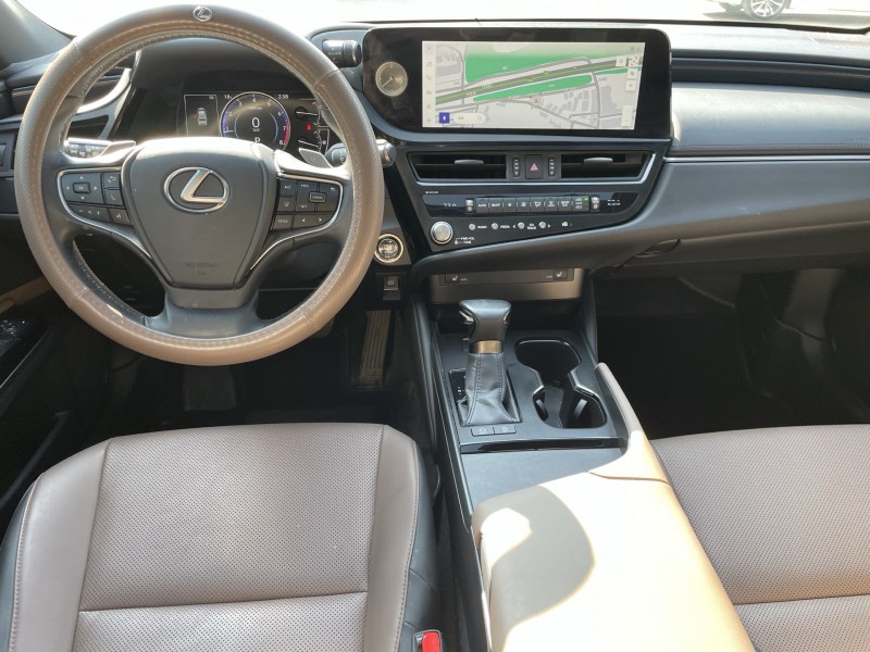 中山23年雷克萨斯ES7