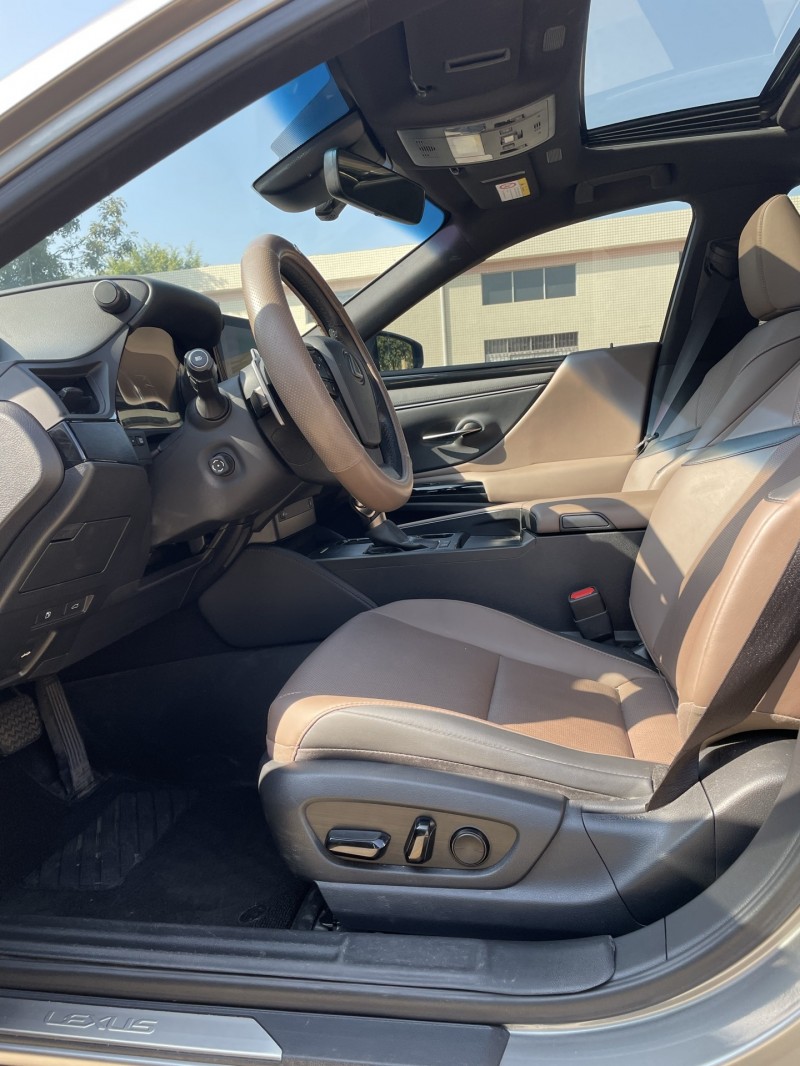 中山23年雷克萨斯ES8