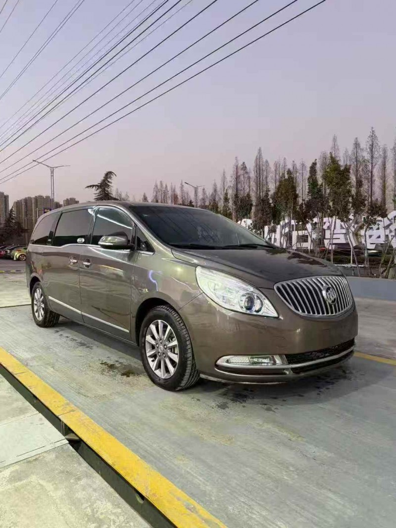 青岛13年别克GL82