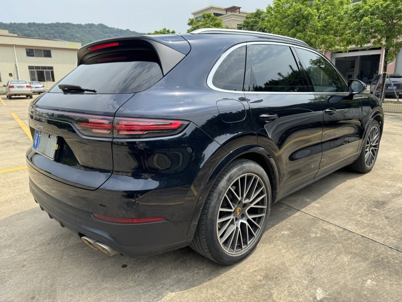 中山20年保时捷卡宴5