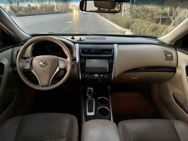 潍坊16年日产天籁5