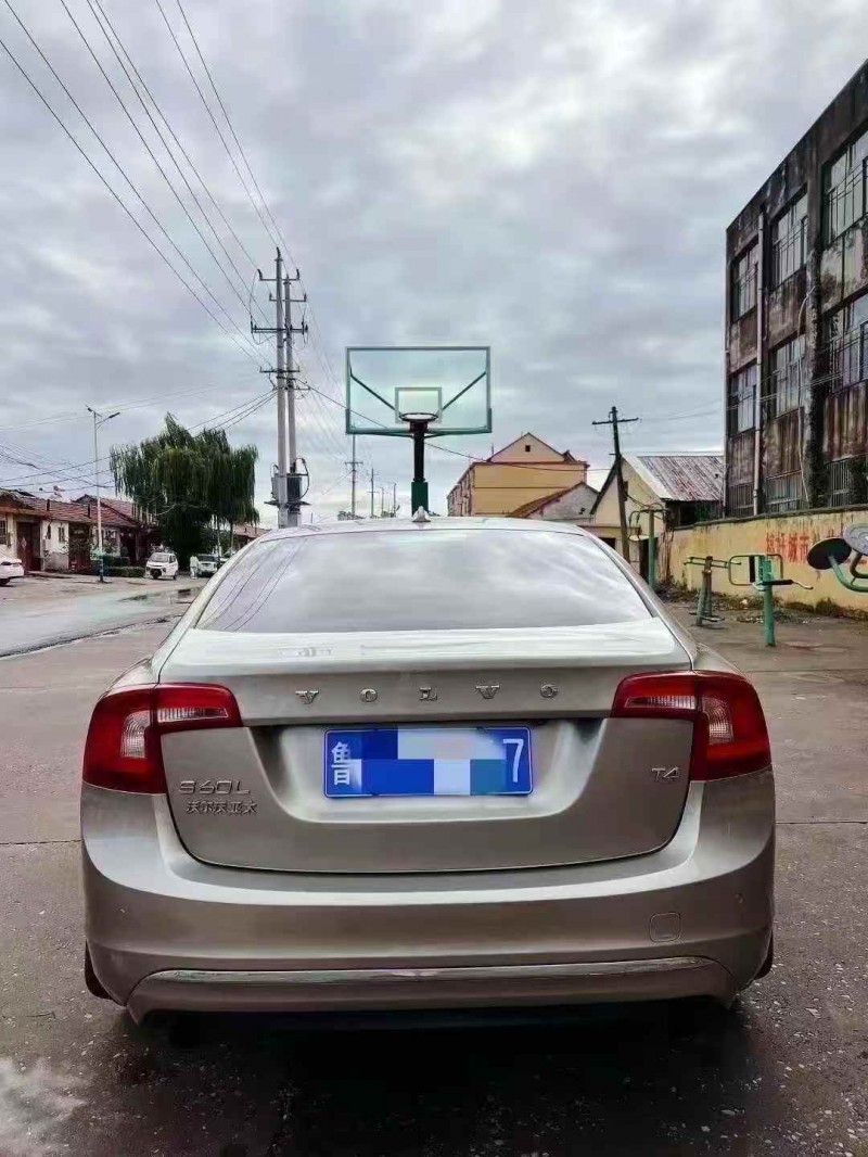 济宁16年沃尔沃S60L8