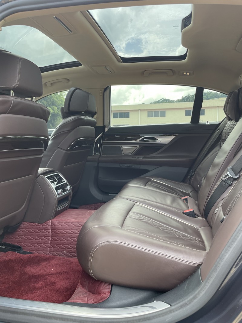 中山20年宝马7系6