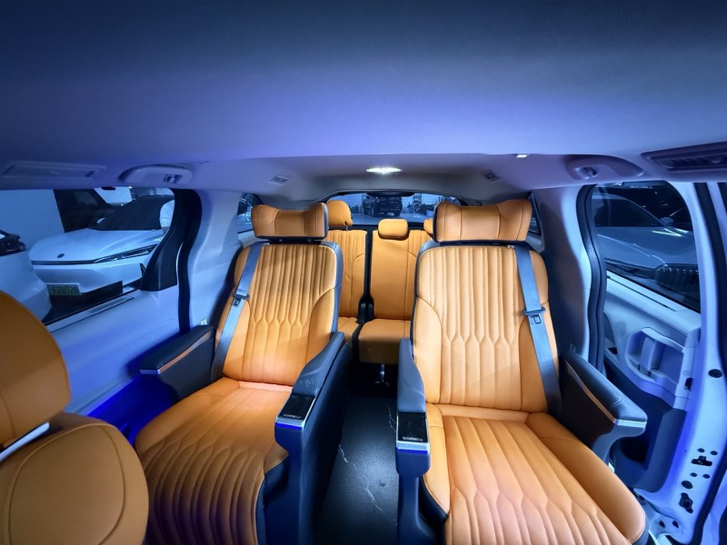 深圳25年丰田塞纳7