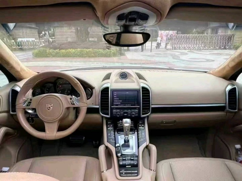 广州14年保时捷卡宴5