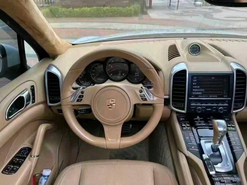 广州14年保时捷卡宴6