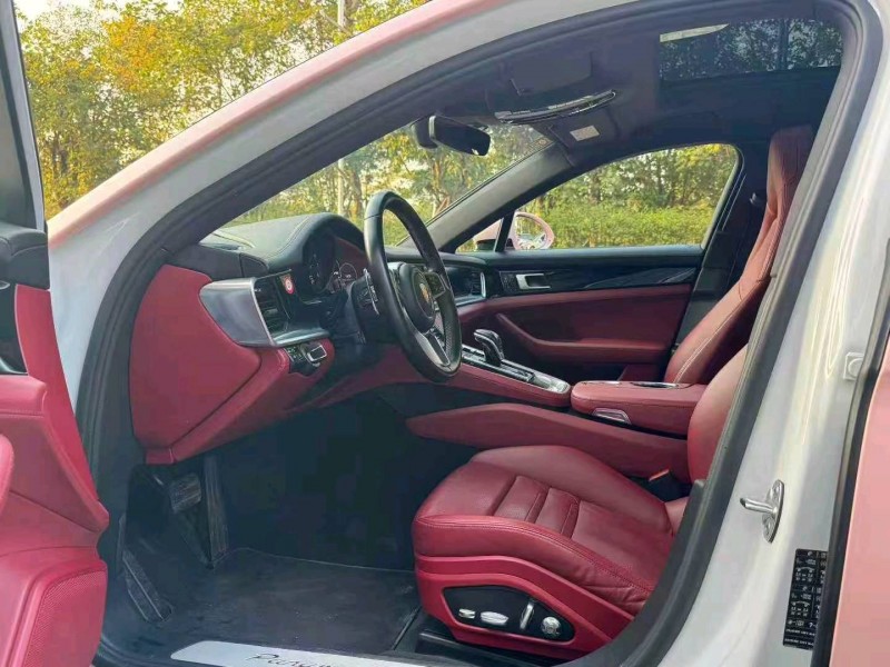 广州19年保时捷帕拉梅拉4