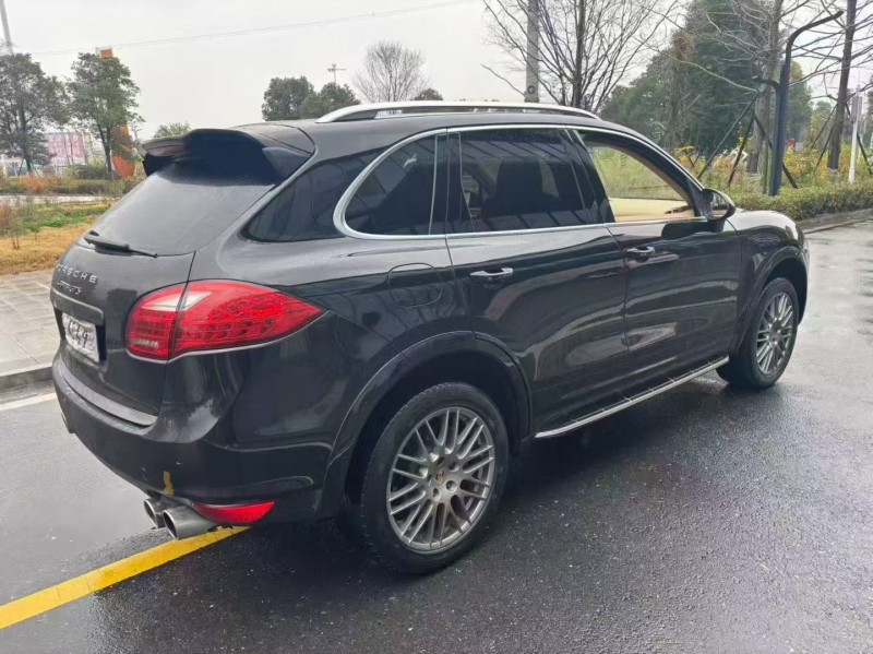 常德14年保时捷卡宴5