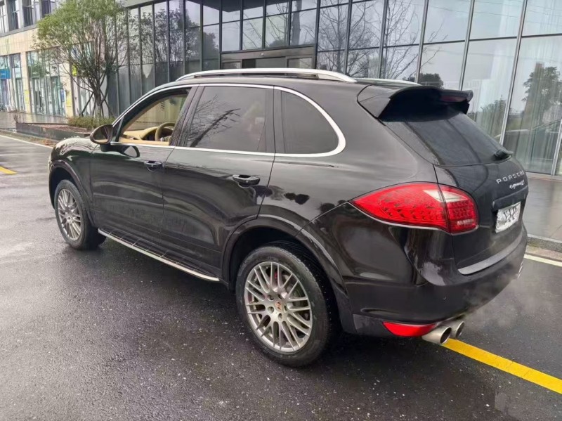 常德14年保时捷卡宴8