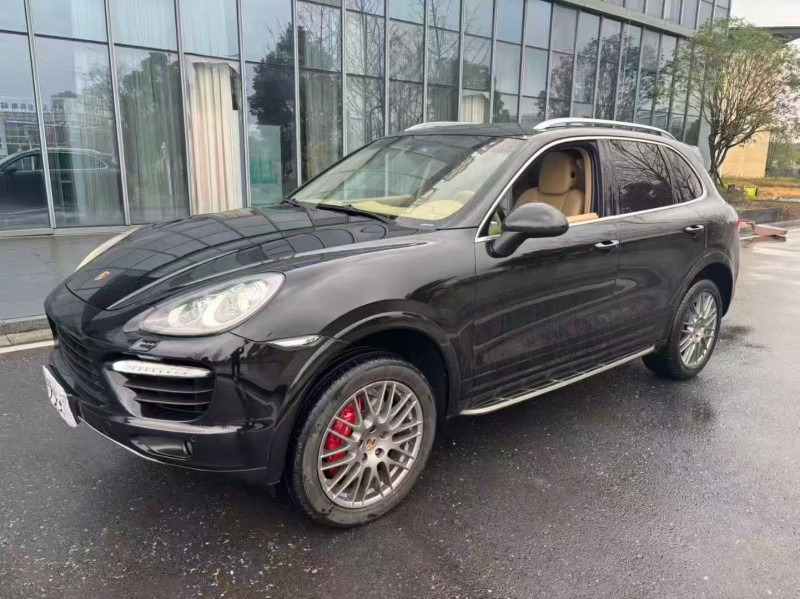 常德14年保时捷卡宴9