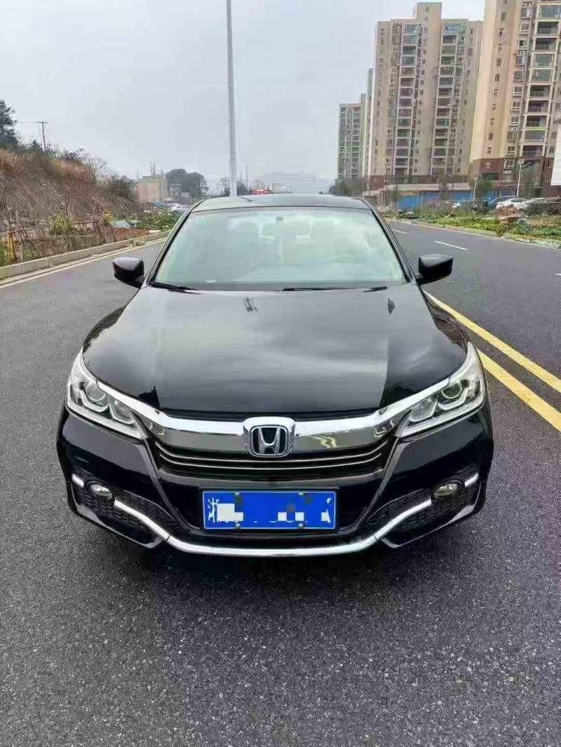 岳阳17年本田雅阁1