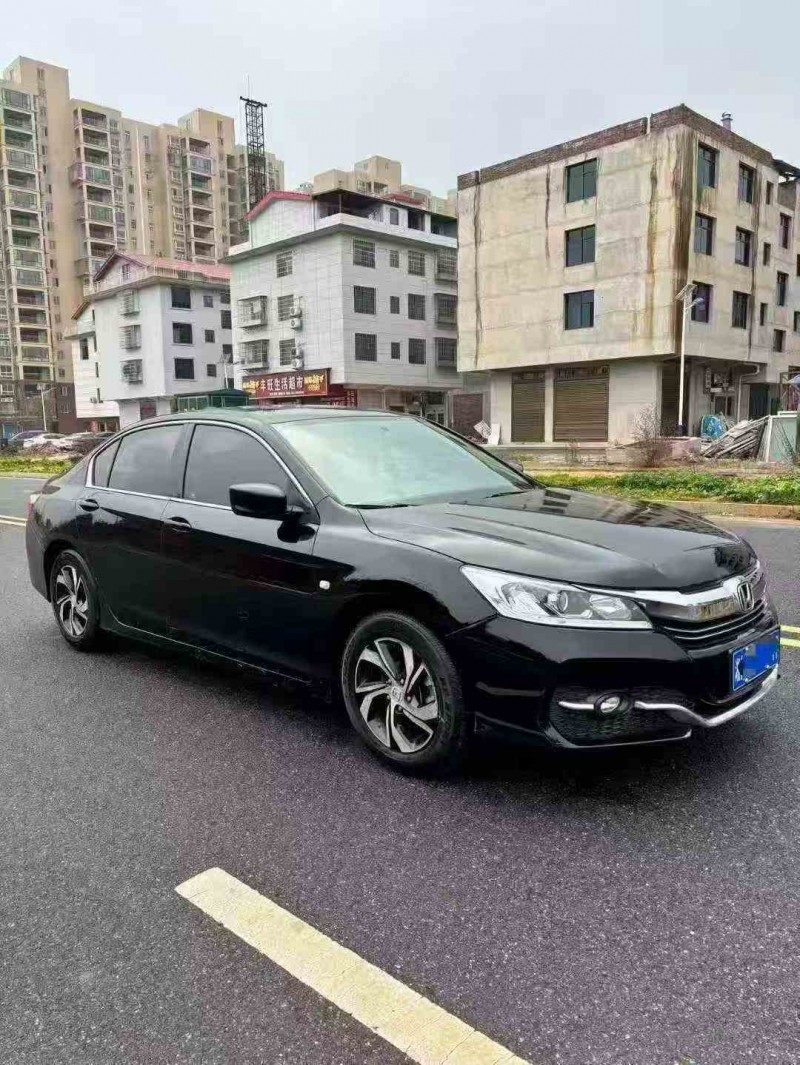 岳阳17年本田雅阁2