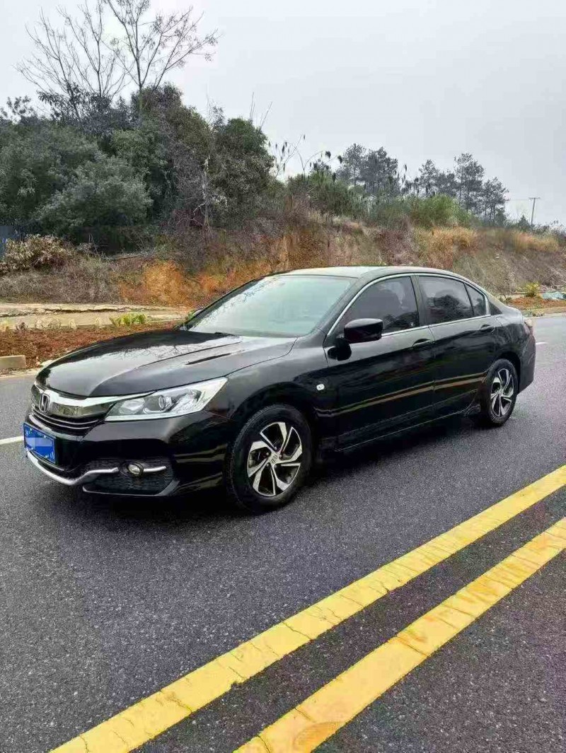 岳阳17年本田雅阁3