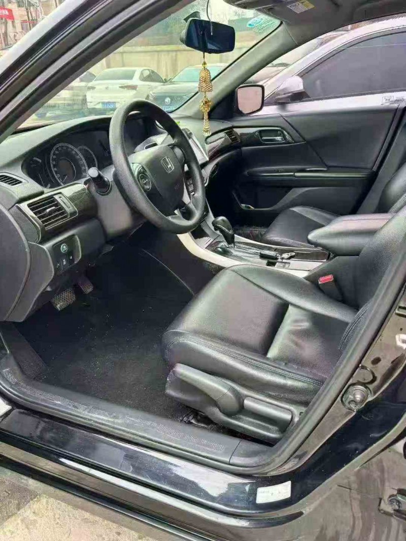 岳阳17年本田雅阁5