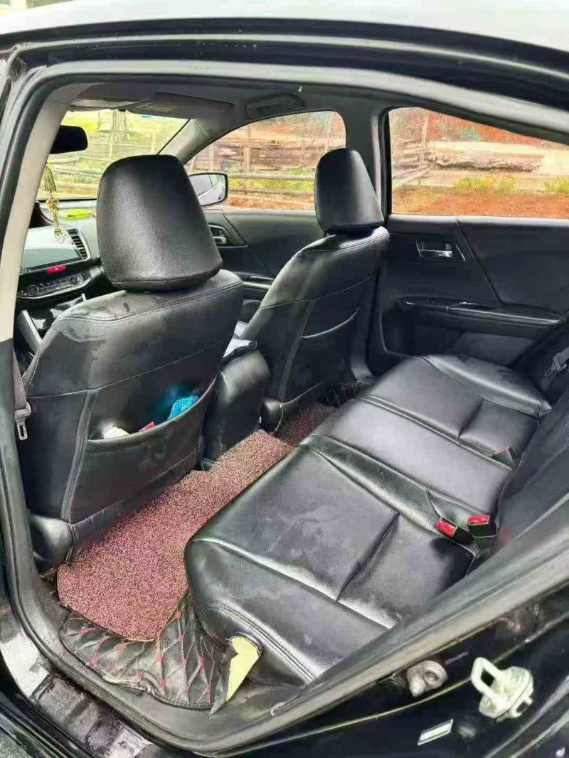 岳阳17年本田雅阁6