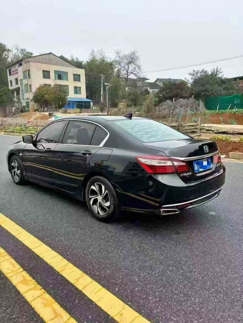 岳阳17年本田雅阁7